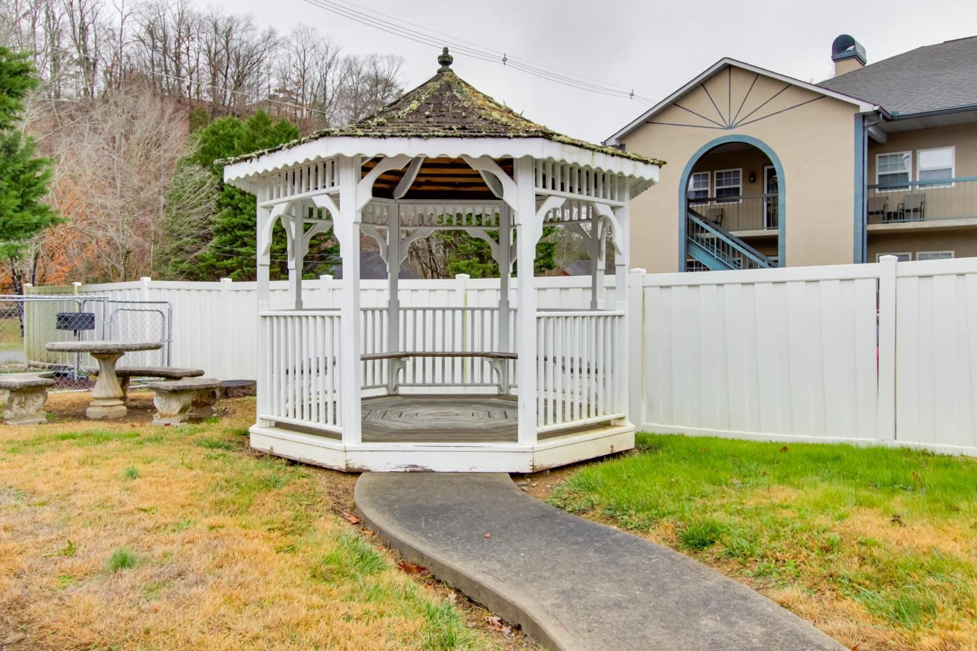 Parkway Condo About Walk To Island In Pigeon Forge! Dış mekan fotoğraf